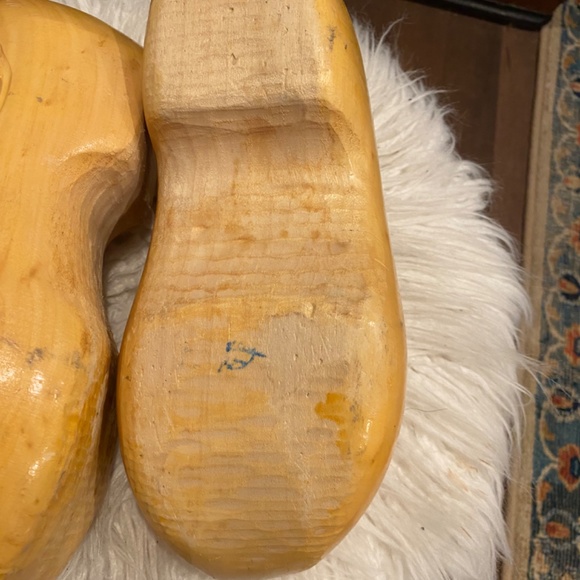 Size M Wooden carved Dutch clogs - Picture 5 of 7